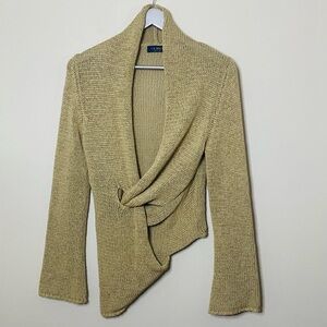 CORNNDA made in Italy Ecru color knit sweater. Loving the weight on this piece.